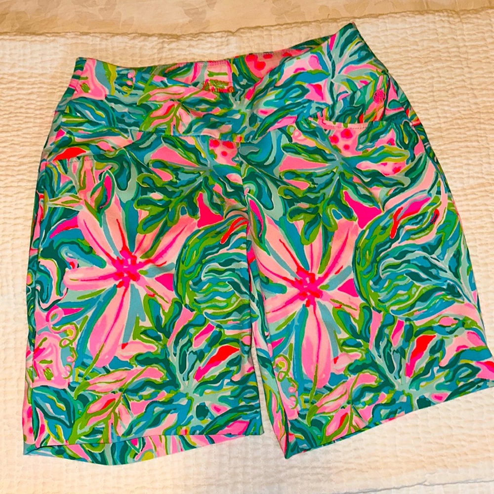 Lilly Pulitzer Luxlectic shorts size 6